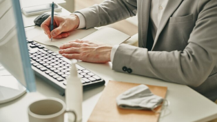 Как оформить работника-иностранца: пошаговая инструкция и ответы на другие кадровые вопросы иностранного представительства