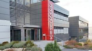 О том, может ли производство в Германии быть выгоднее, чем в Китае и почему его сын полюбил корпоративные футболки