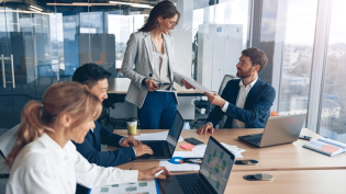 Аккредитация сотрудников представительства — обязанность, а не преимущество