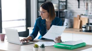 Выходные пособия, которые можно освободить от НДФЛ и взносов