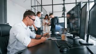 В справках о доходах физлиц можно не заполнять суммы НДФЛ