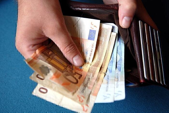 Binding of employees’ salaries to foreign currencies: possible or not?